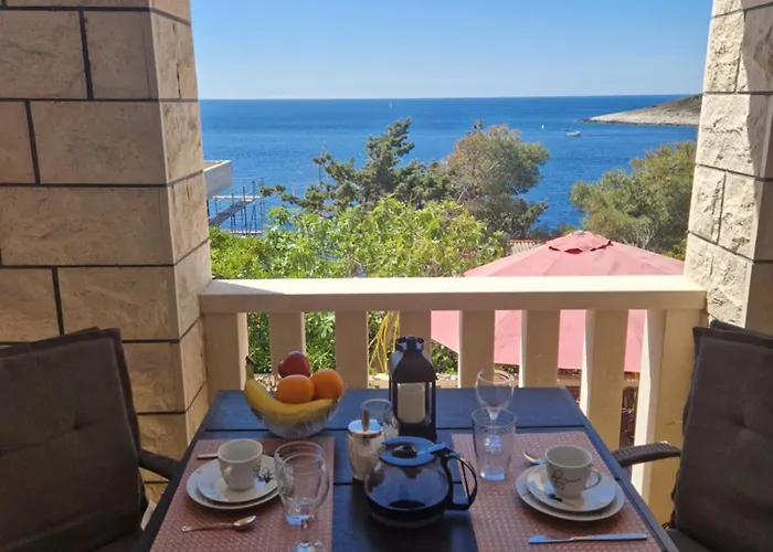 Antonia's Place By Kristonia Apartment