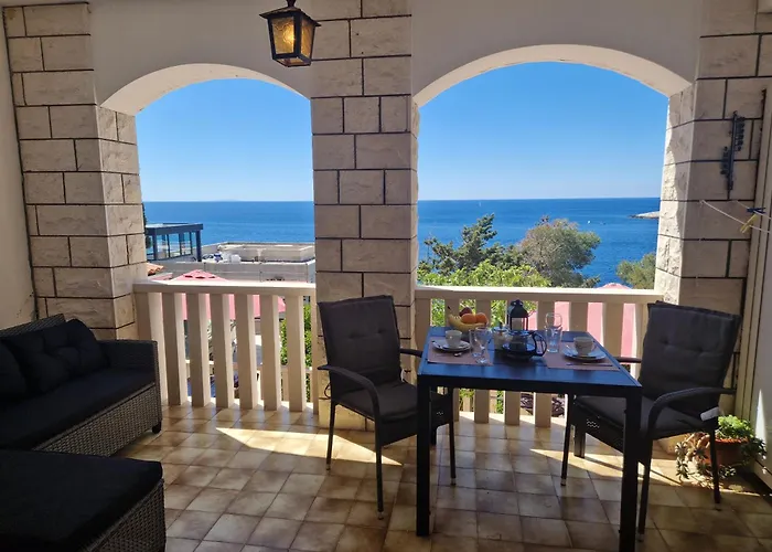 Antonia's Place By Kristonia Apartment